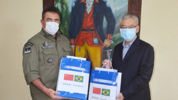 Consulado Chinês doa máscaras descartáveis para PM, no combate ao coronavírus