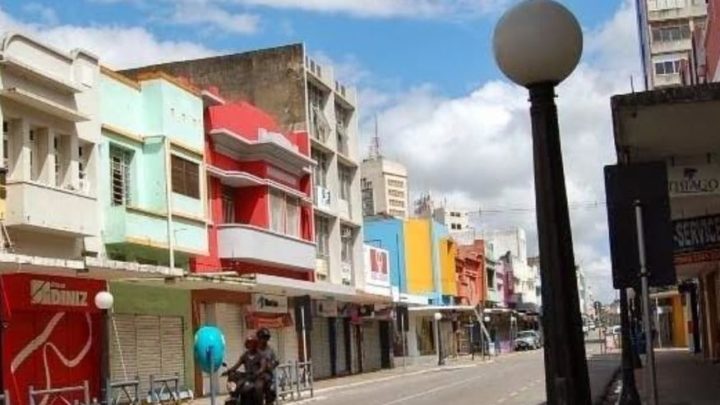 Prefeito de Campina Grande pretende reabrir o comércio e Governador-PB é contra