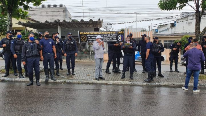 Servidores da Destra realizam apitaço contra a Prefeitura de Caruaru