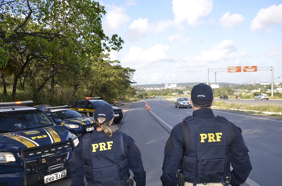 Maio Amarelo: PRF reforça campanha de conscientização no trânsito em Pernambuco Maio Amarelo: PRF reforça campanha de conscientização no trânsito em Pernambuco