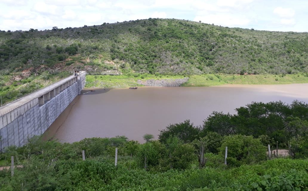 Compesa retoma abastecimento em várias cidades com água de Jucazinho Compesa retoma abastecimento em várias cidades com água de Jucazinho