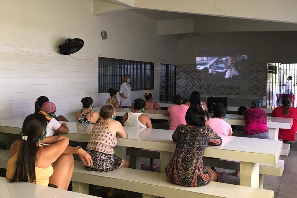 Cine Pipoca para reeducandas da Colônia Penal de Buíque