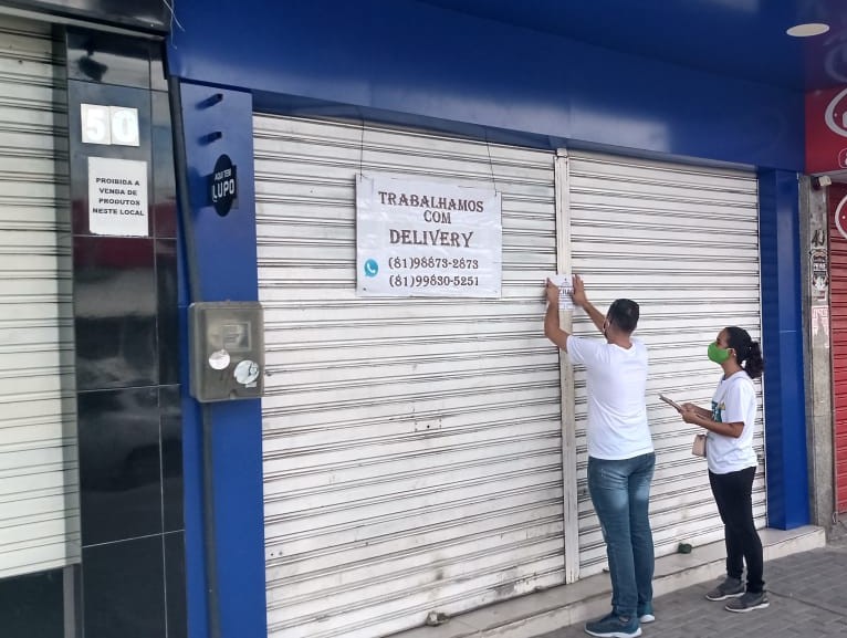 Fiscalização integrada fecha lojas no centro de Caruaru neste sábado (9) Fiscalização integrada fecha lojas no centro de Caruaru neste sábado (9)