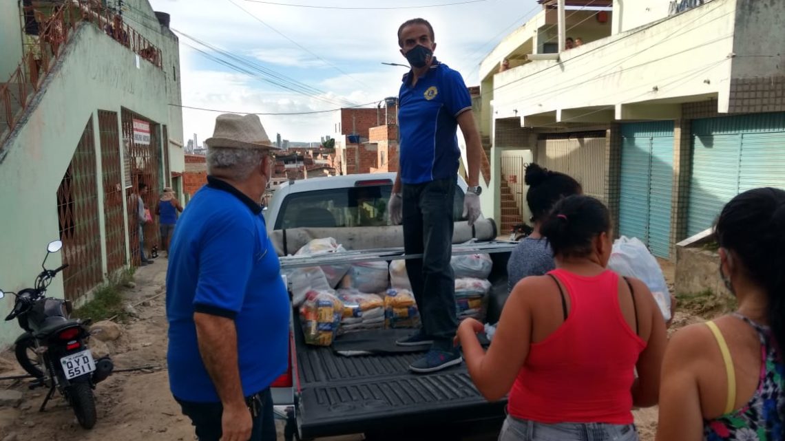 Lar Padre Teofânio e 20 famílias do Monte Bom Jesus recebem cestas básicas