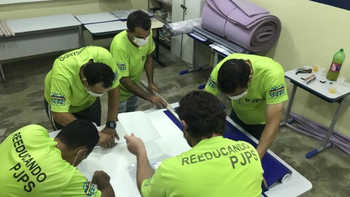 Reeducandos da Penitenciária de Caruaru comemoram 9 mil protetores faciais