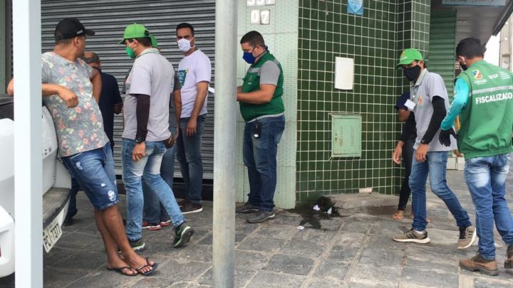 Caruaru: Fiscalização interdita  lojas no Parque 18 de Maio e entorno