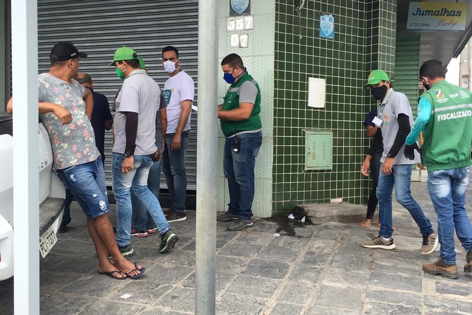 Caruaru: Fiscalização interdita lojas no Parque 18 de Maio e entorno Caruaru: Fiscalização interdita lojas no Parque 18 de Maio e entorno