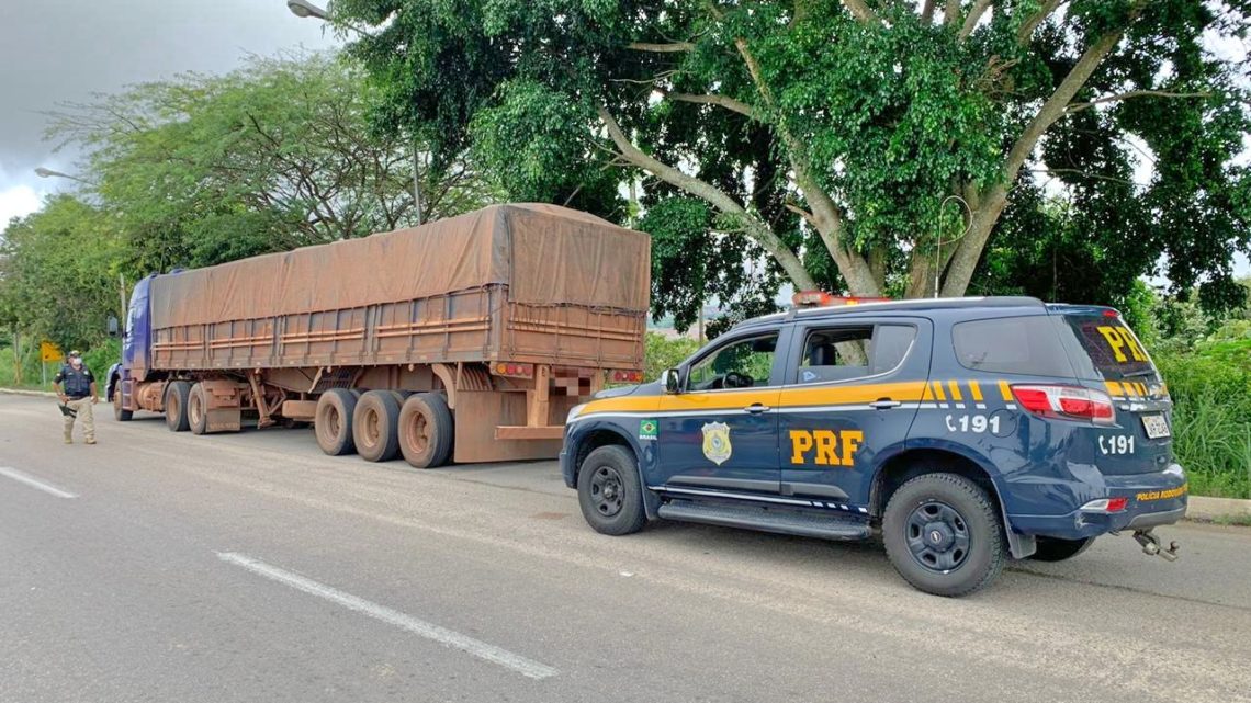 Caminhoneiro com suspeita de Covid-19 é socorrido pela PRF em Garanhuns Caminhoneiro com suspeita de Covid-19 é socorrido pela PRF em Garanhuns