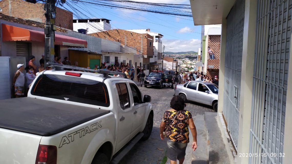 Troca de tiros termina com um morto em Caruaru Troca de tiros termina com um morto em Caruaru