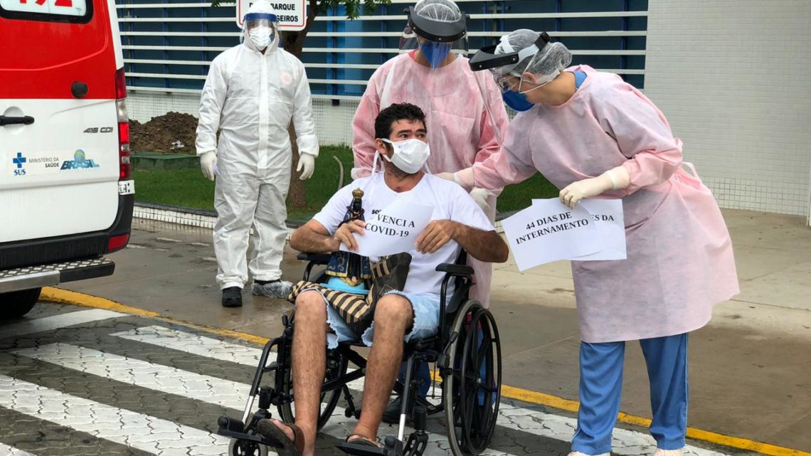 Paciente internado há 44 dias por Covid-19 recebe alta do HMV