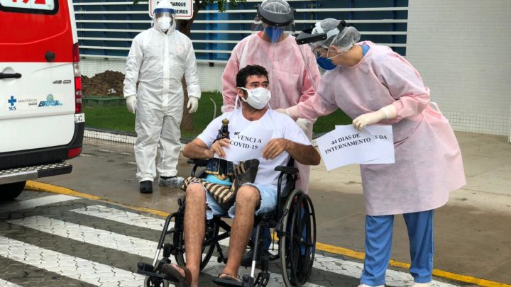 Paciente internado há 44 dias por Covid-19 recebe alta do HMV