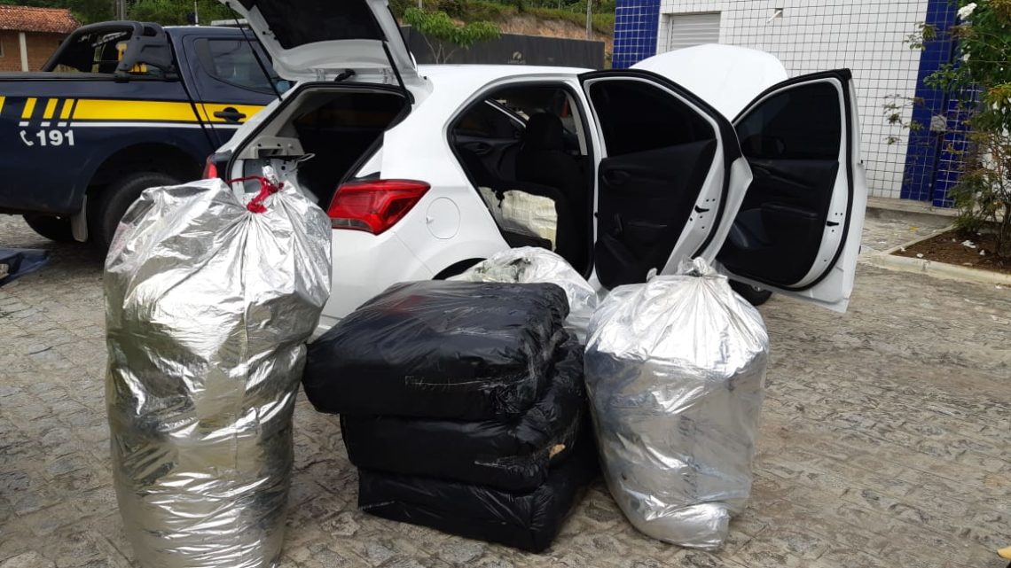 Carro carregado com 159 Kg de maconha é apreendido em Gravatá