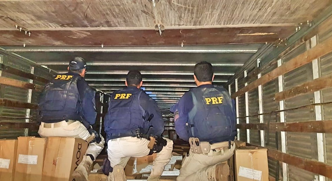 PRF apreende cigarro paraguaio avaliado em 1 milhão e meio de reais em São Caitano PRF apreende cigarro paraguaio avaliado em 1 milhão e meio de reais em São Caitano