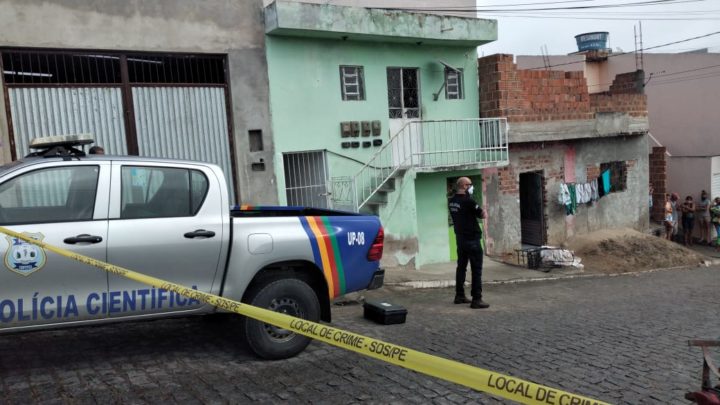 Ex-presidiário assassinado na porta de casa em Caruaru neste sábado (30)