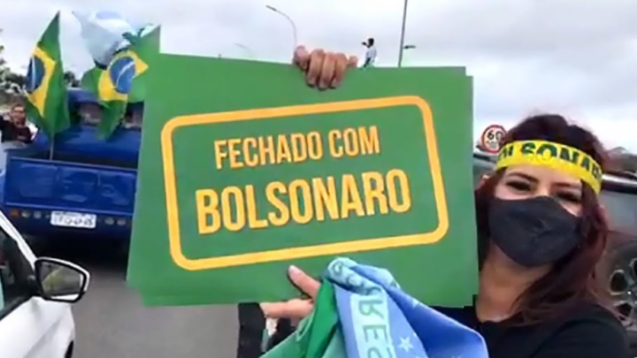 Manifestação pró-Governo Bolsonaro em Brasília neste domingo (17)