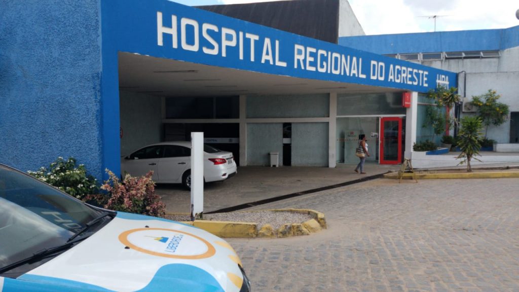 Idosa morre no HRA e corpo é sepultado por engano na cova de outra pessoa Idosa morre no HRA e corpo é sepultado por engano na cova de outra pessoa