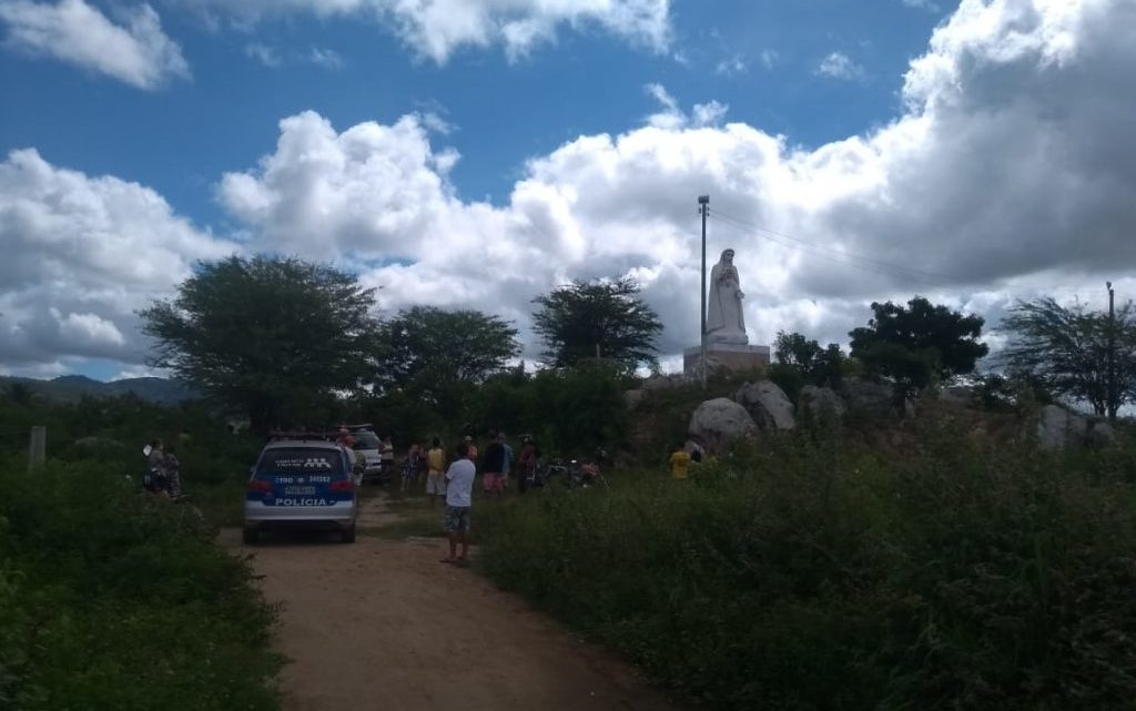 Jovem é assassinada a tiros em Bezerros-PE Jovem é assassinada a tiros em Bezerros-PE
