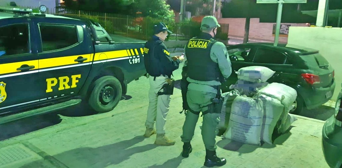 Motorista de aplicativo é detido na BR-104 com 149 Kg de maconha Motorista de aplicativo é detido na BR-104 com 149 Kg de maconha