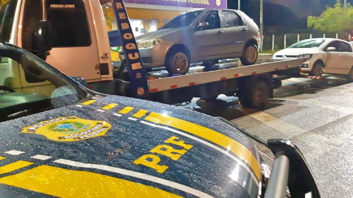 Carros roubados são recuperados na BR 423 e um deles seria entregue em Caruaru