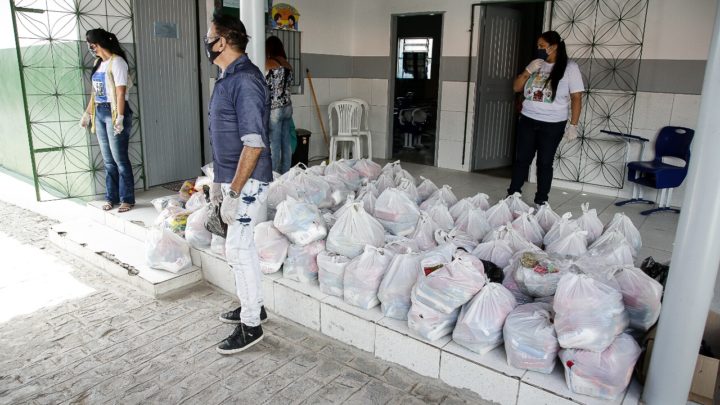 Distribuição de kits alimentares para alunos da municipal de ensino de Caruaru nesta quarta (17) e quinta (18)