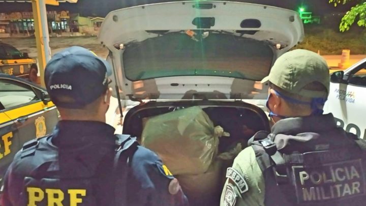 Motorista é detido com carro roubado e 39 Kg de maconha na BR-232 em São Caitano