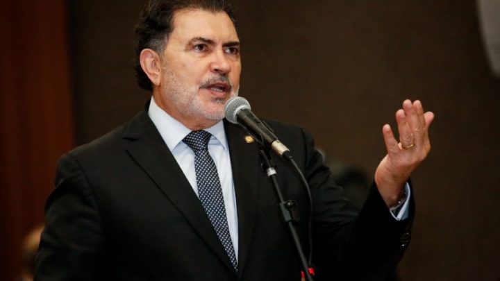 Secretário de Saúde-PE garante a Tony Gel resolver pendência com SOS Rim de Caruaru