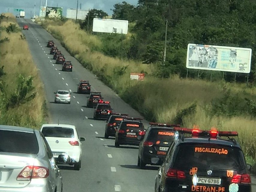 Detran reforça ações da SDS na região de Caruaru para cumprimento do decreto da Quarentena Detran reforça ações da SDS na região de Caruaru para cumprimento do decreto da Quarentena