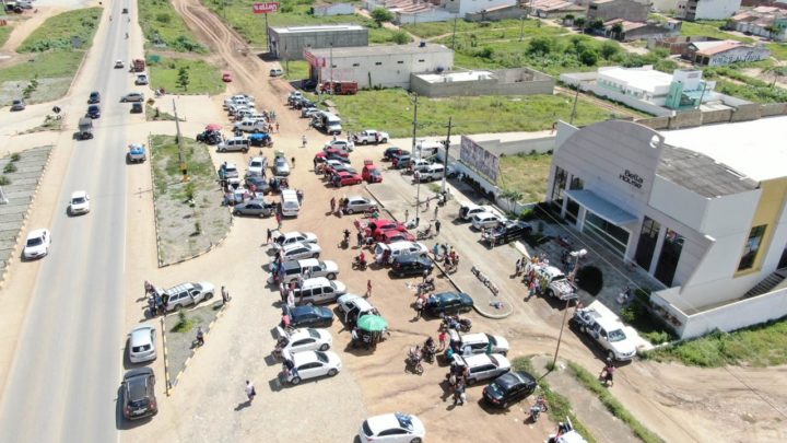 Grande movimentação de sulanqueiros em Toritama neste domingo (28)