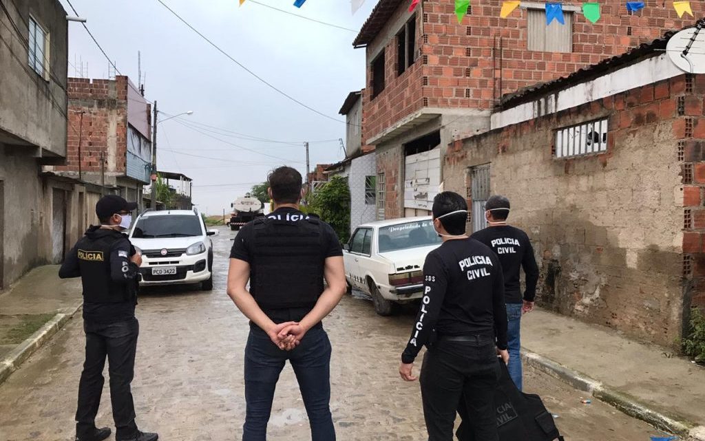 Polícia Civil prende membros de organização criminosa voltada para a prática de homicídios e tráfico de drogas em Caruaru Polícia Civil prende membros de organização criminosa voltada para a prática de homicídios e tráfico de drogas em Caruaru