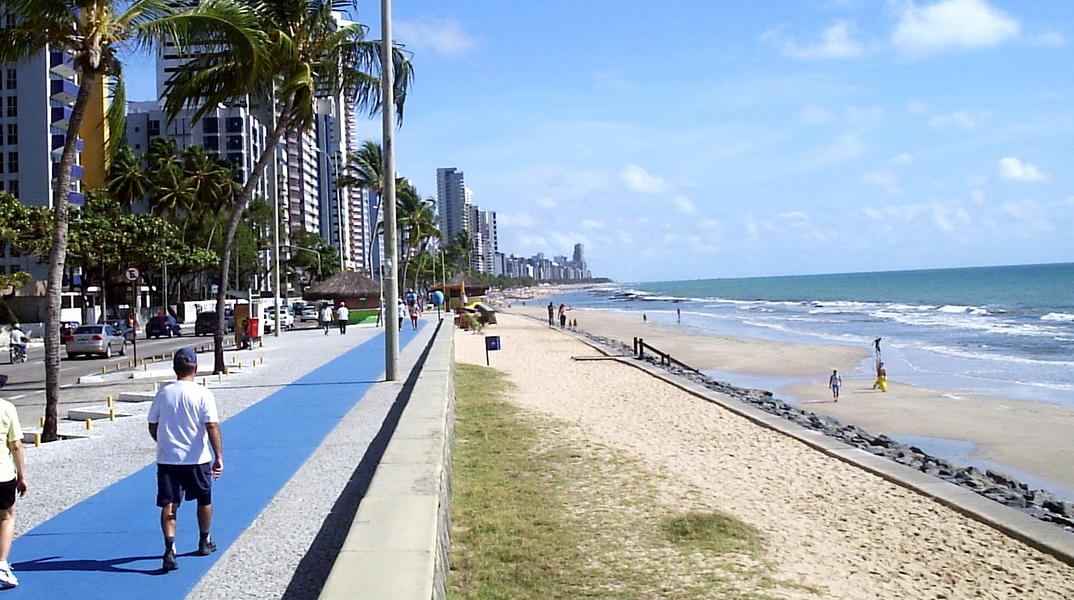 Governo-PE determina que acesso a praias, calçadões e parques fique a cargo dos municípios
