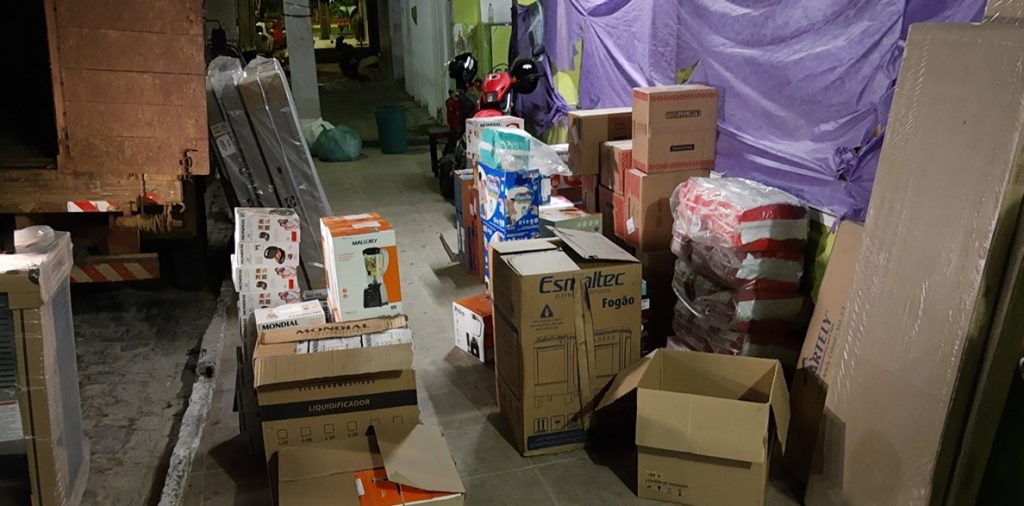 Quadrilha assalta caminhão com carga de eletrodomésticos em Caruaru