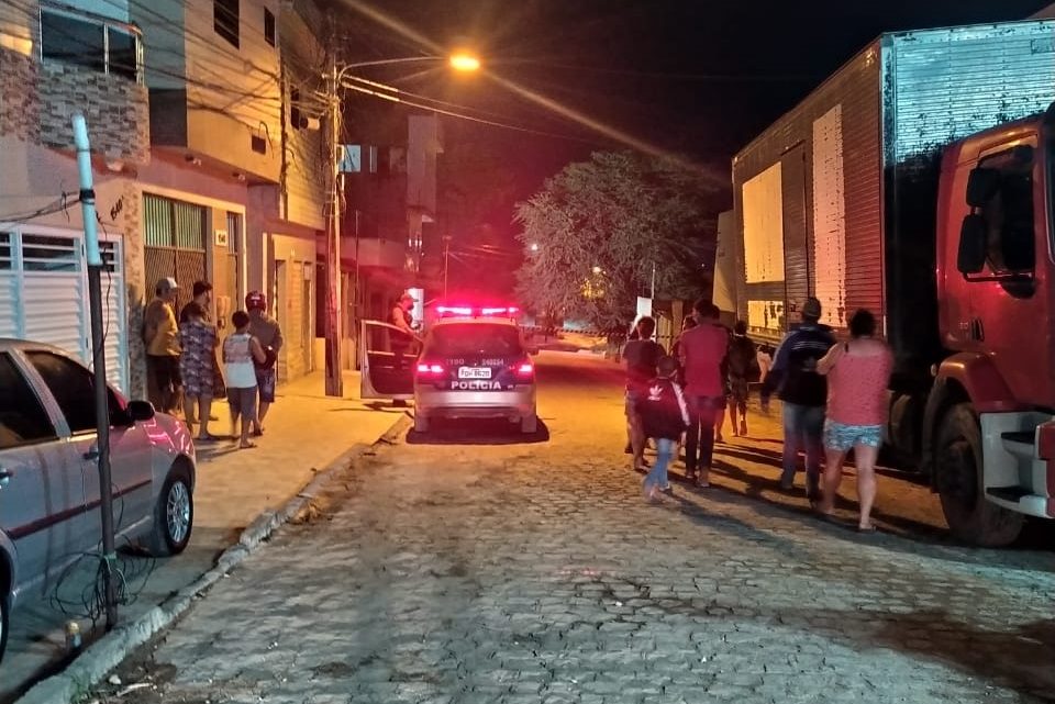 Homem é assassinado a tiros em Caruaru nesse sábado (4) Homem é assassinado a tiros em Caruaru nesse sábado (4)