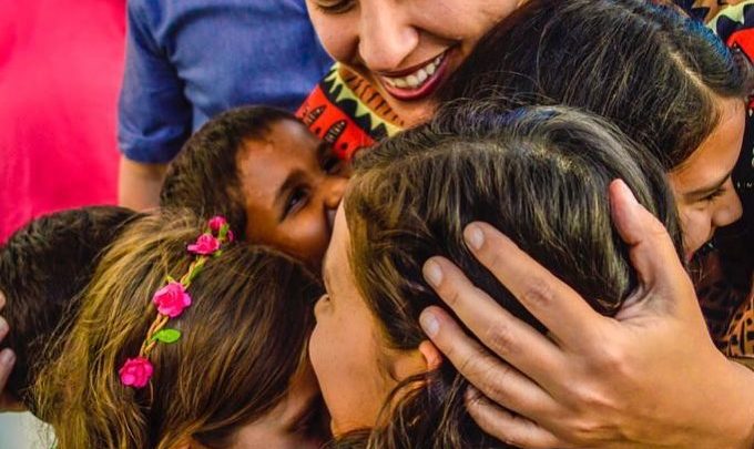 Raquel Lyra recebe prêmio da Fundação Abrinq de Prefeita Amiga da Criança