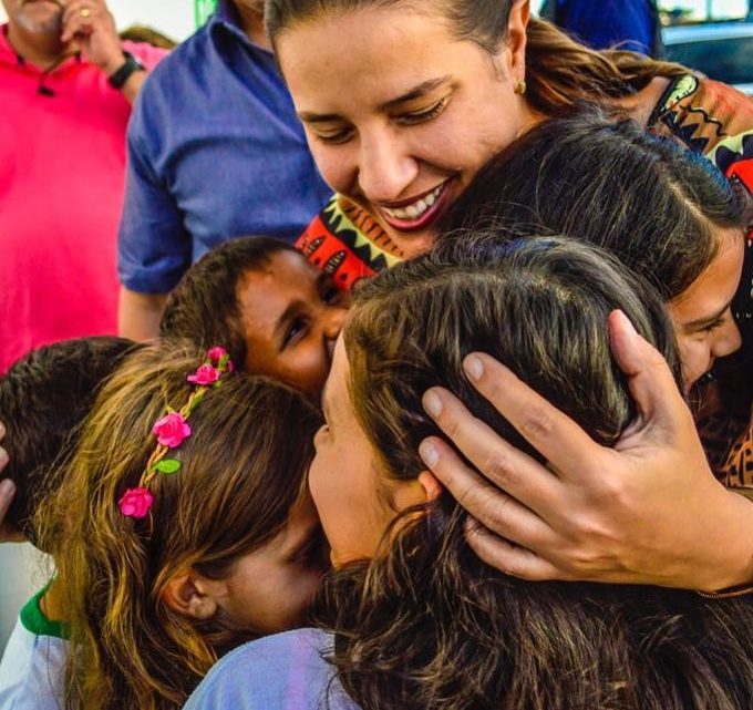 Raquel Lyra recebe prêmio da Fundação Abrinq de Prefeita Amiga da Criança Raquel Lyra recebe prêmio da Fundação Abrinq de Prefeita Amiga da Criança
