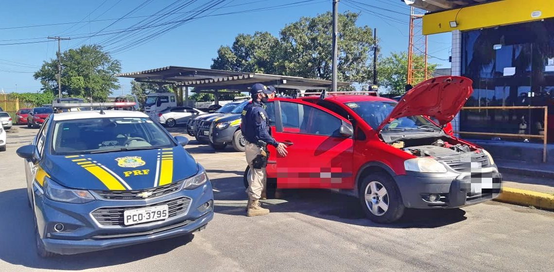 Motorista detido na BR-232 após comprar carro roubado pela internet Motorista detido na BR-232 após comprar carro roubado pela internet