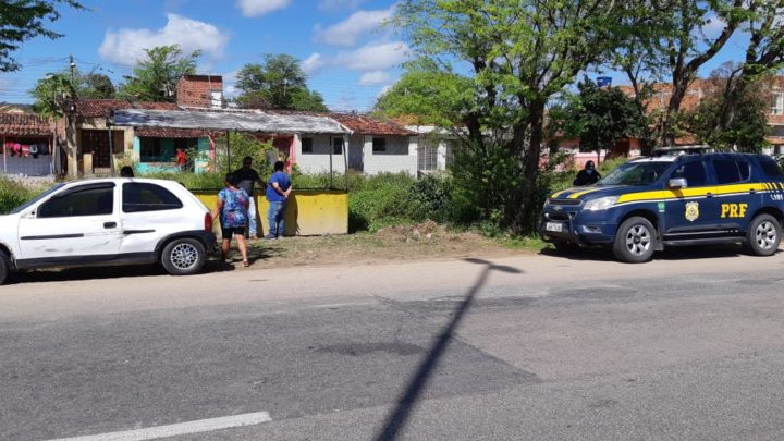 Homem morre após moto colidir em carro na BR-232 nesta terça-feira (28)