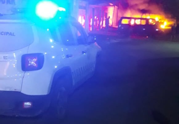 Micro-ônibus é incendiado no Terminal Leste de Caruaru