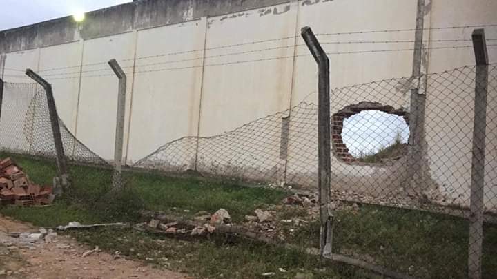 Explosão em muro da Penitenciária de Limoeiro e resgate de detentos nesta quinta (9)