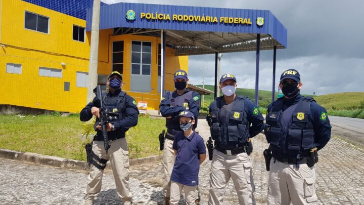 Menino que sonha em ser PRF comemora aniversário com policiais em Água Preta-PE