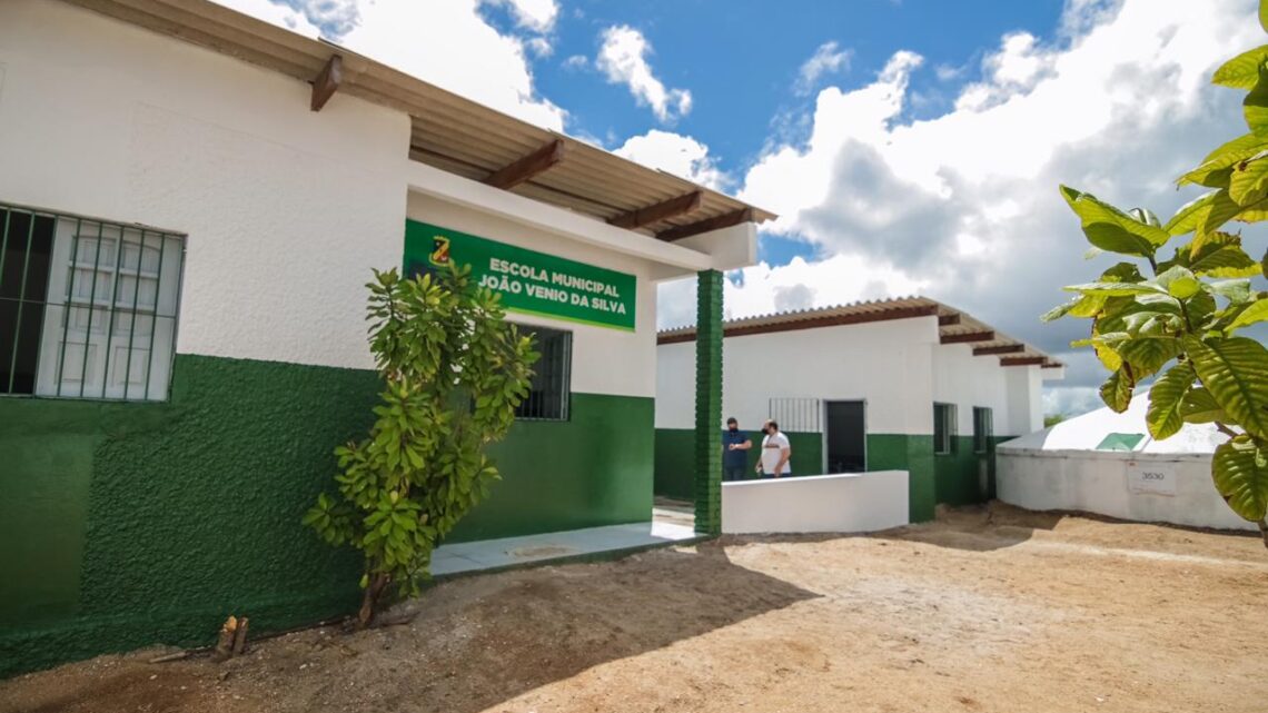 Secretaria de Educação entrega mais seis escolas requalificação na zona rural de Caruaru Secretaria de Educação entrega mais seis escolas requalificação na zona rural de Caruaru