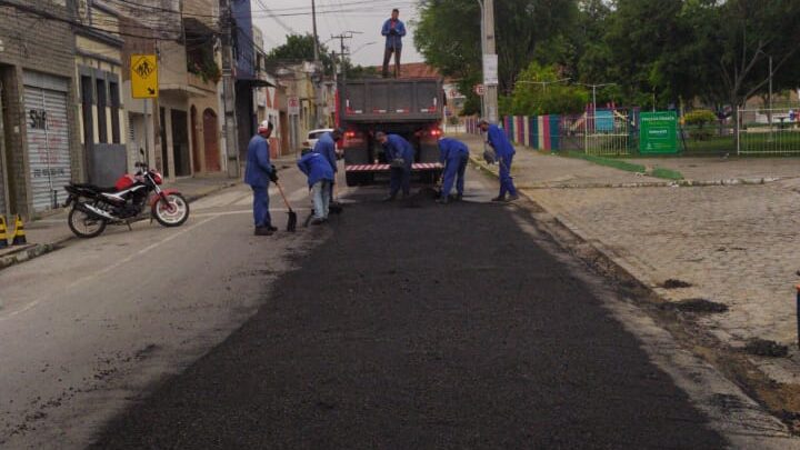 Vinte bairros de Caruaru recebem as operações Tapa-Buracos e de Manutenção esta semana