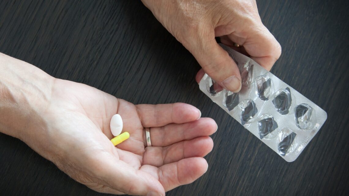 Automedicação: saiba os riscos de tomar remédios por conta própria; Confira Automedicação: saiba os riscos de tomar remédios por conta própria; Confira