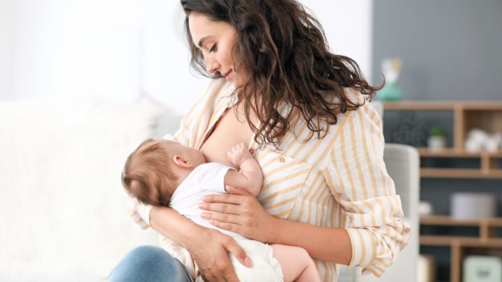Agosto Dourado: amamentação exclusiva protege bebê e previne mães de doenças