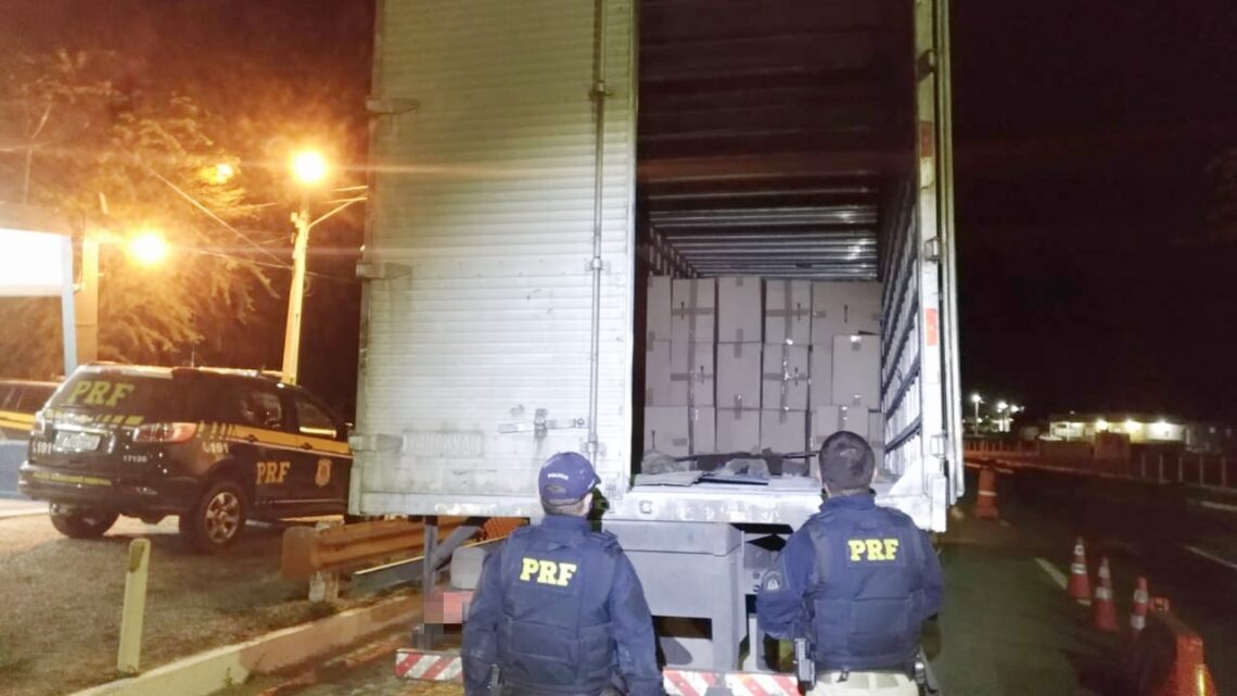 PRF apreende mais de 2 milhões de filtros para cigarro sem nota fiscal na BR 232 PRF apreende mais de 2 milhões de filtros para cigarro sem nota fiscal na BR 232
