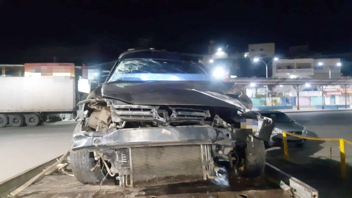 Suspeitos de assalto são detidos após capotar carro na BR 101 em Pernambuco Suspeitos de assalto são detidos após capotar carro na BR 101 em Pernambuco