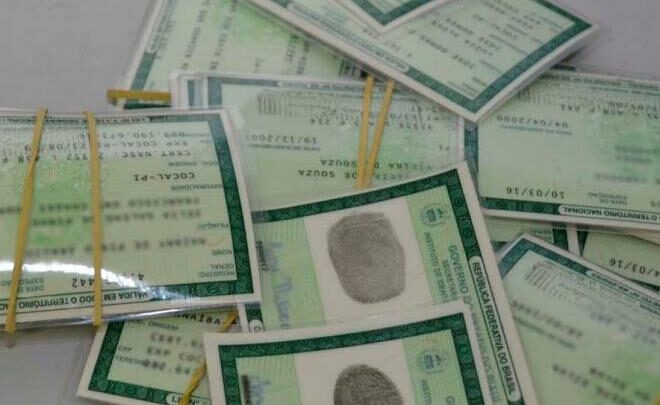 Confecção de 1ª e 2ª via e entrega das  identidades ocorrem na Escola Técnica de Caruaru