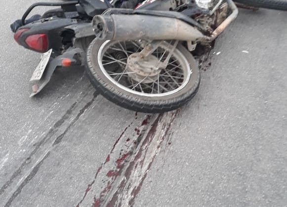 Mototaxista morre em acidente na BR-232 em São Caitano neste domingo (6) Mototaxista morre em acidente na BR-232 em São Caitano neste domingo (6)