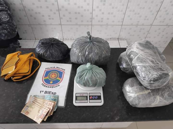 Jovem é preso em Caruaru com quase cinco quilos de maconha Jovem é preso em Caruaru com quase cinco quilos de maconha