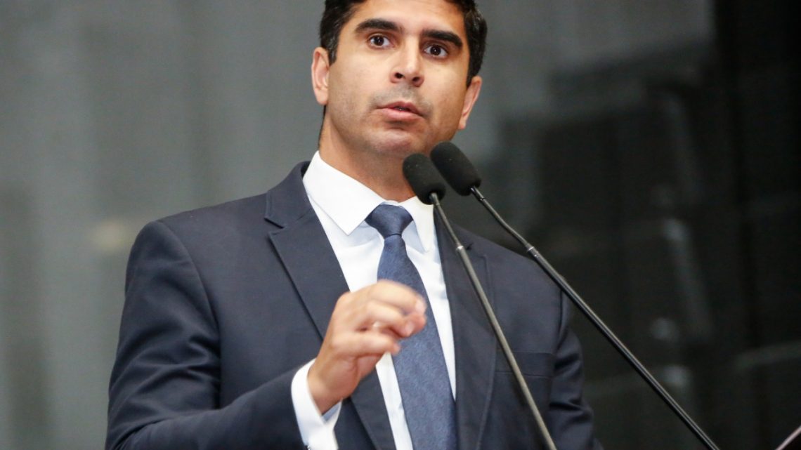 “Teremos um trânsito mais seguro e humanizado” afirma Lessa sobre PEC que transforma agentes de trânsito em profissionais de segurança viária “Teremos um trânsito mais seguro e humanizado” afirma Lessa sobre PEC que transforma agentes de trânsito em profissionais de segurança viária