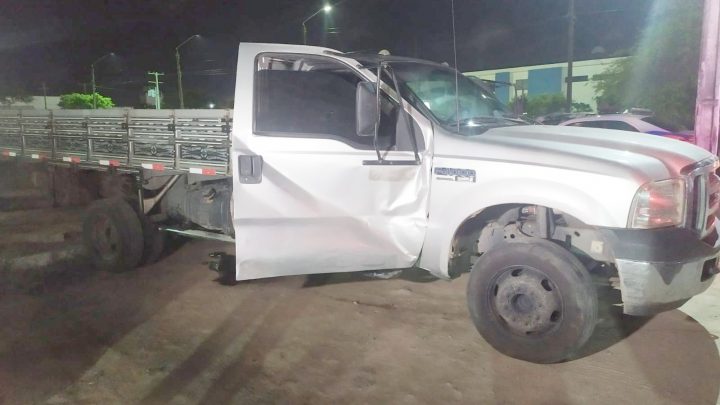 Caminhonete roubada é recuperada após colidir em viatura em Caruaru